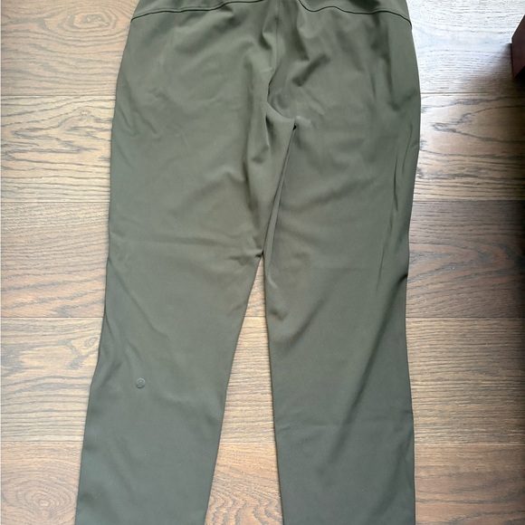 Lululemon On The Fly Pant 28"
Dark Olive - Picture 12 of 12
